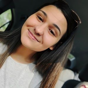 Meet your Posher, Crystal